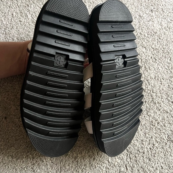 New Dr. Martens Blaire Women’s Size 10 Hydro Leather Platform Gladiator Sandals - Picture 6 of 7